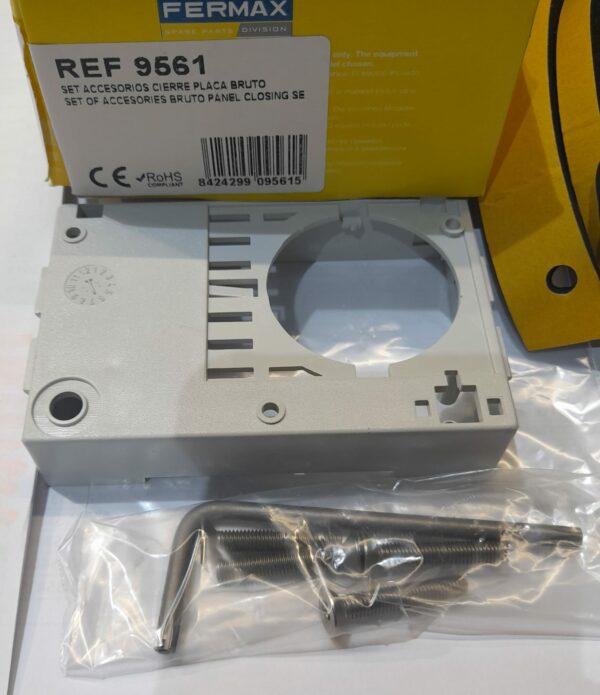 FERMAX - Set accesorios cierre placa BRUTO