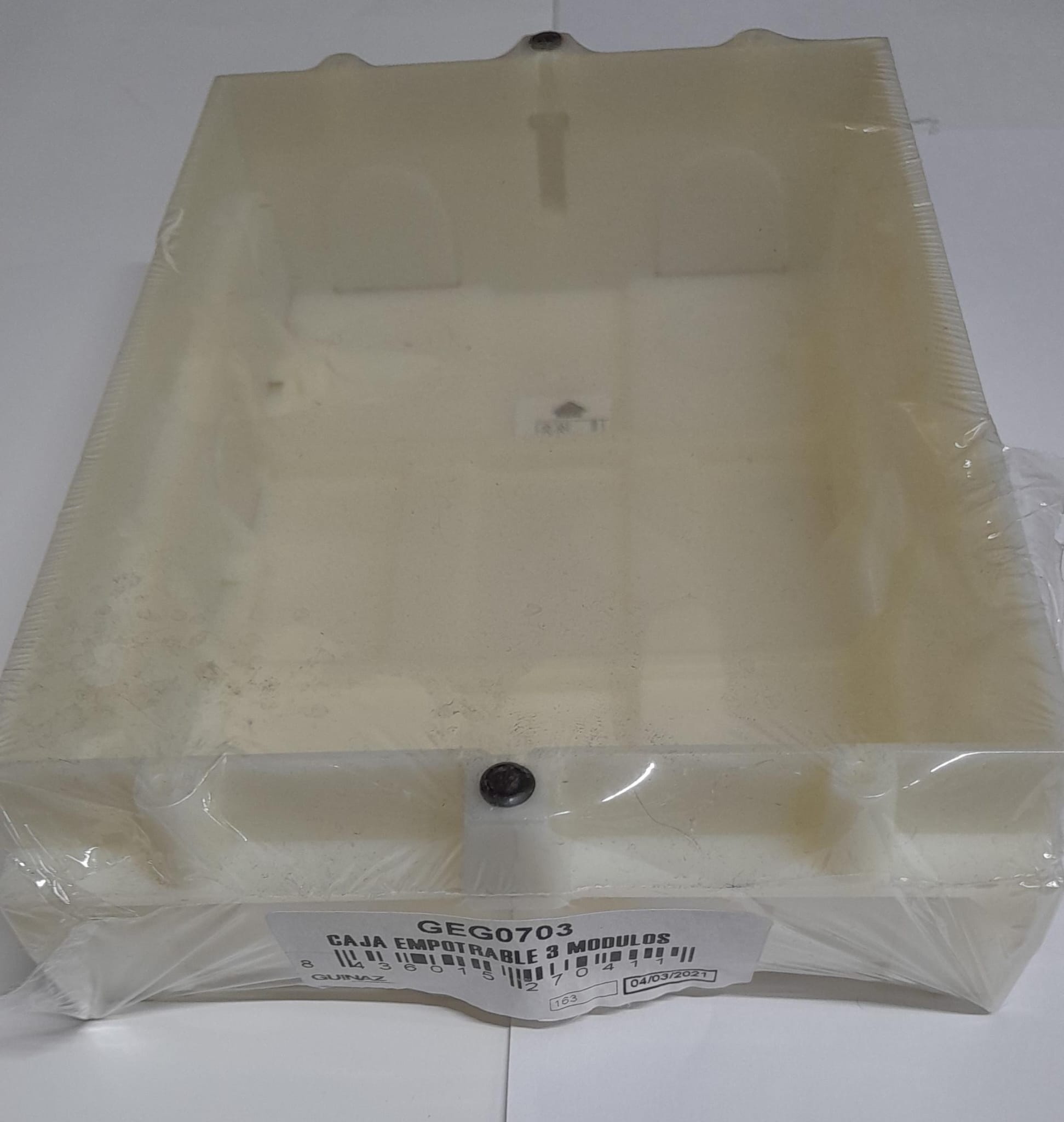 GUINAZ - Caja empotrable 3 módulos 269x182
