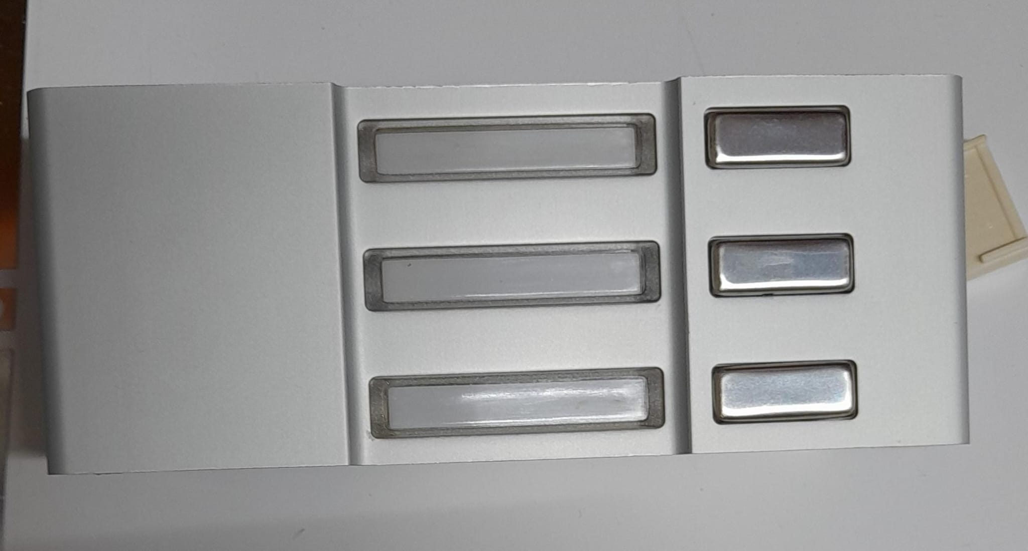 GUINAZ - Módulo digital 3 pulsadores vertical Aluminio