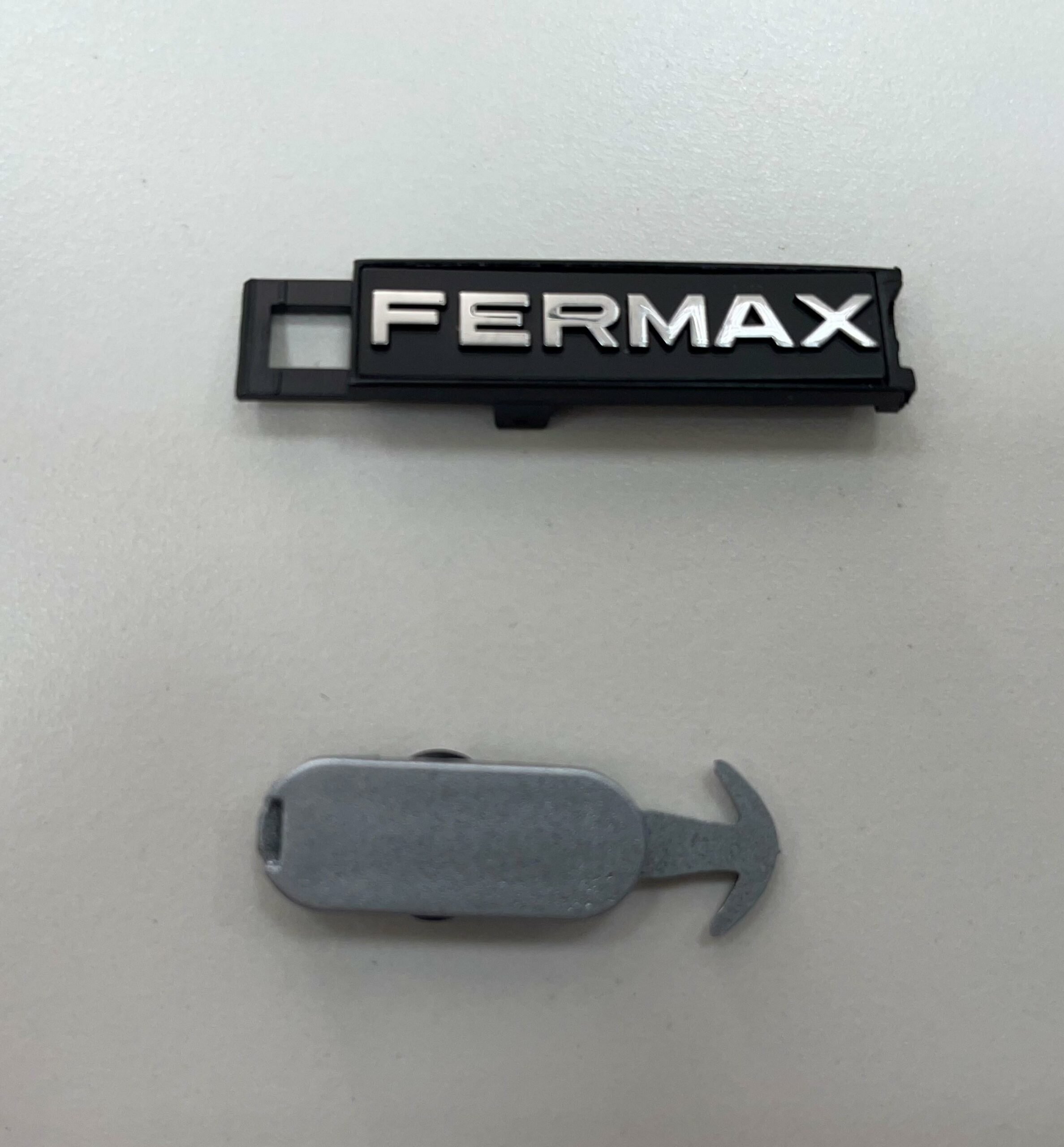 FERMAX - Logo FERMAX+tapón inferior CITY/SKYLINE - Imagen 2
