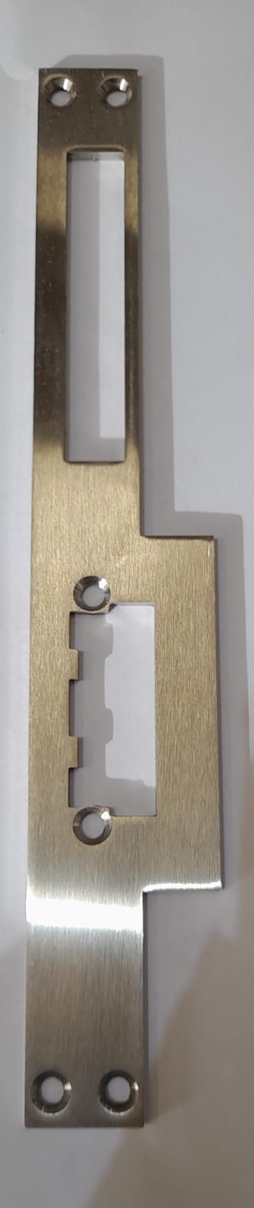 O&C - Escudo Largo Inox 38 Corte por Láser